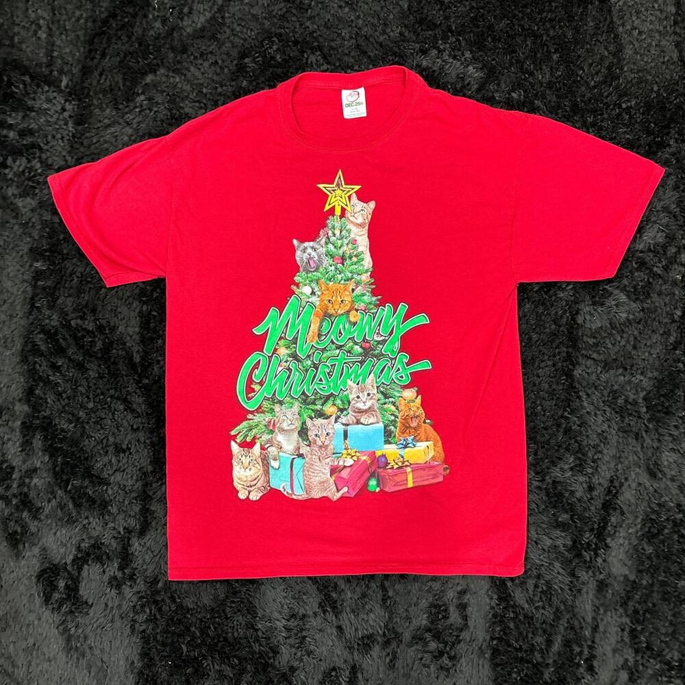 Vintage christmas graphic tshirt with cats
